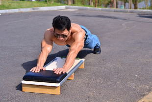腹肌训练器 腹肌板  健腹器  仰卧起坐板  多功能滑动式健腹板