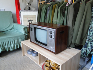 京味老物件 我爱我的北京 品相9品的 北京产昆仑牌12寸黑白电视机