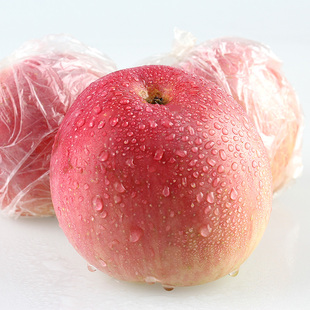 山西临猗红富士可带皮吃的有机甜脆多汁苹果10斤 49.9元包邮
