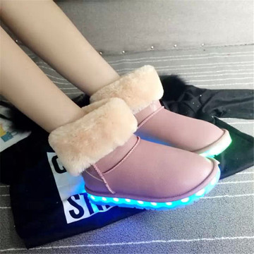 冬季新款USB充电七色彩LED灯发光雪地靴蝴蝶结翻毛口短筒女棉鞋