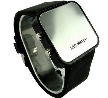 新款热销品牌手表 时尚学生硅胶电子表 数字触屏儿童LED手表