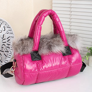 新款韩版潮女羽绒包太空包皮草狐狸毛毛包手提斜跨女士包包枕头包