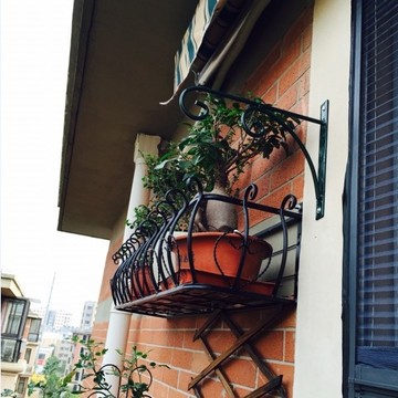 铁艺阳台栏杆悬挂花架护栏壁挂窗台花盆墙壁置物多肉植物金属花架