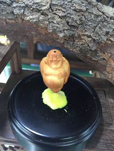 苏州舟山精品橄榄核雕 2.1持扇弥勒