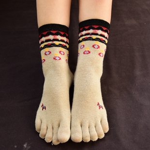 秋冬加厚刺绣兔羊毛五指袜女 出口日本中筒保暖羊绒女士脚趾袜