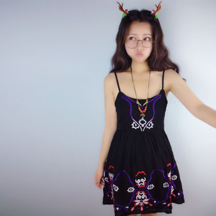 2015夏季韩国新款黑色显瘦重工刺绣吊带背心露背连衣裙女士A短裙
