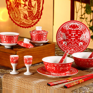 厂家直销婚庆用品陶瓷餐具套装红双喜敬茶杯碗10件套心形盒CNNB