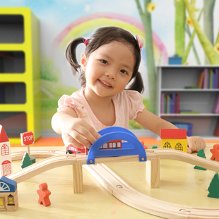 儿童木制火车轨道玩具模型组合套装 城市轨道交通场景兼容托马斯